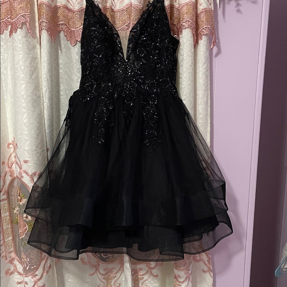 Elegant Black Sleeveless Dress
